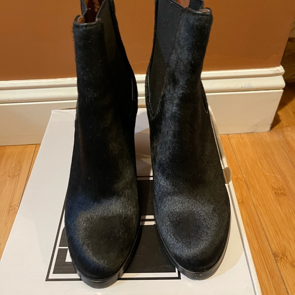 Frye Tate Chelsea Size 8